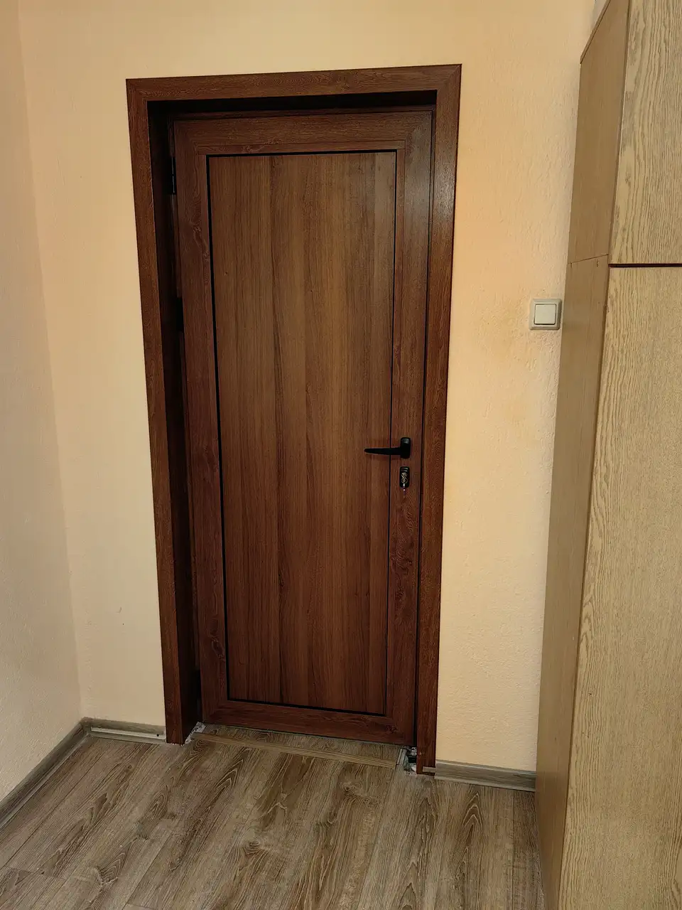 Подмяна вътрешни врати, Обръщане с первази - снимка 29
