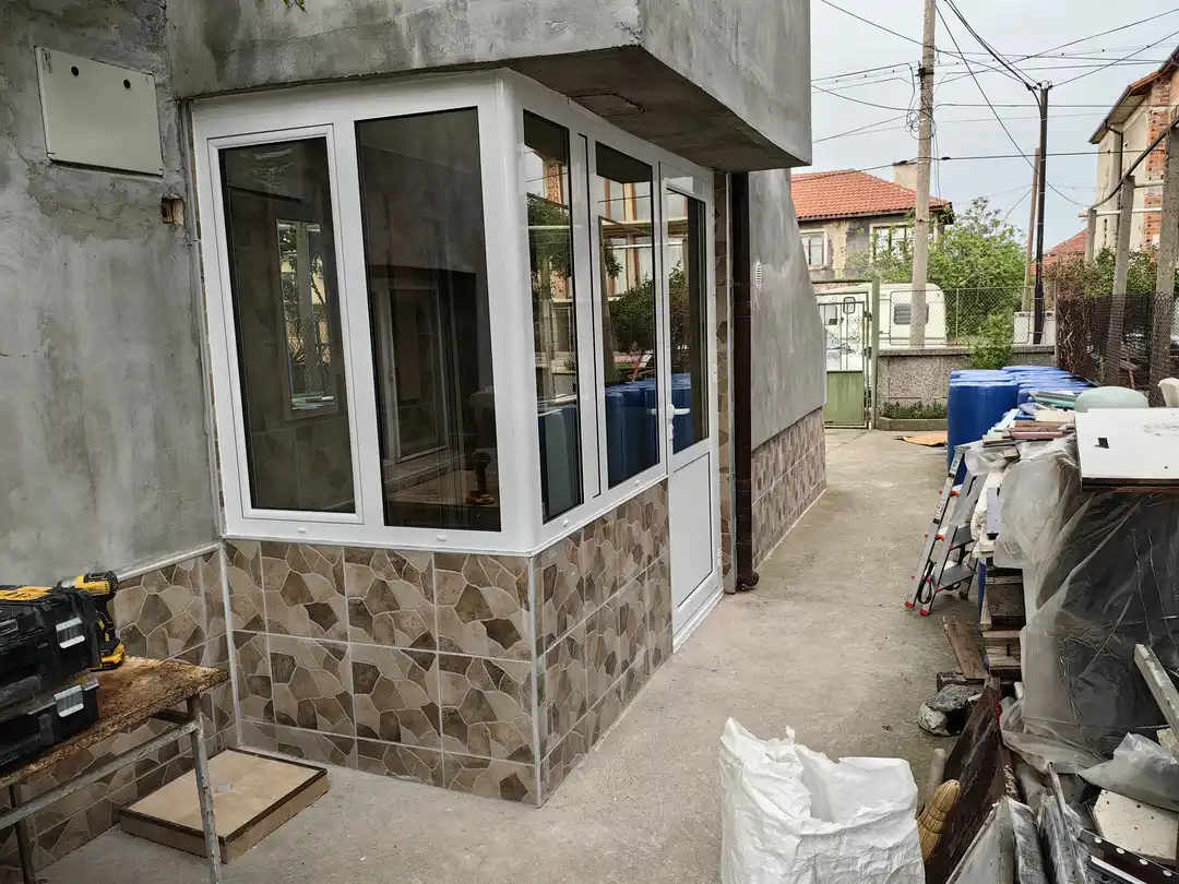 Подмяна на винкелово остъкление, Обръщане с первази